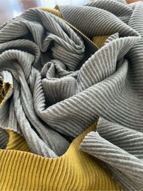 Pretty Persuasions Grey and Mustard Ribbed Scarf 24“ x 80“